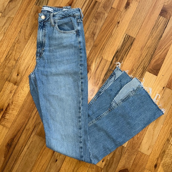 ✨NWOT | Zara | High Rise Slim Flare Split Hem Medium wash Jeans - Picture 9 of 13